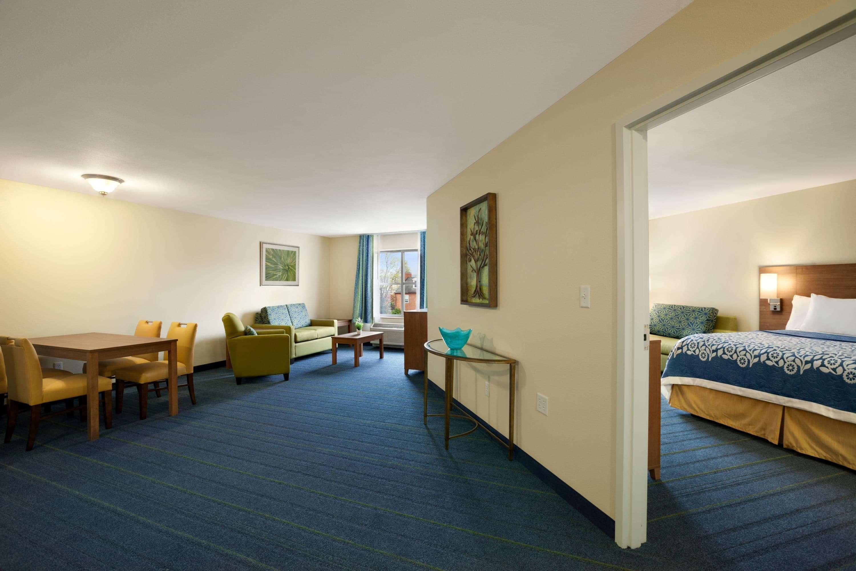 Days Inn & Suites By Wyndham Altoona Exteriér fotografie