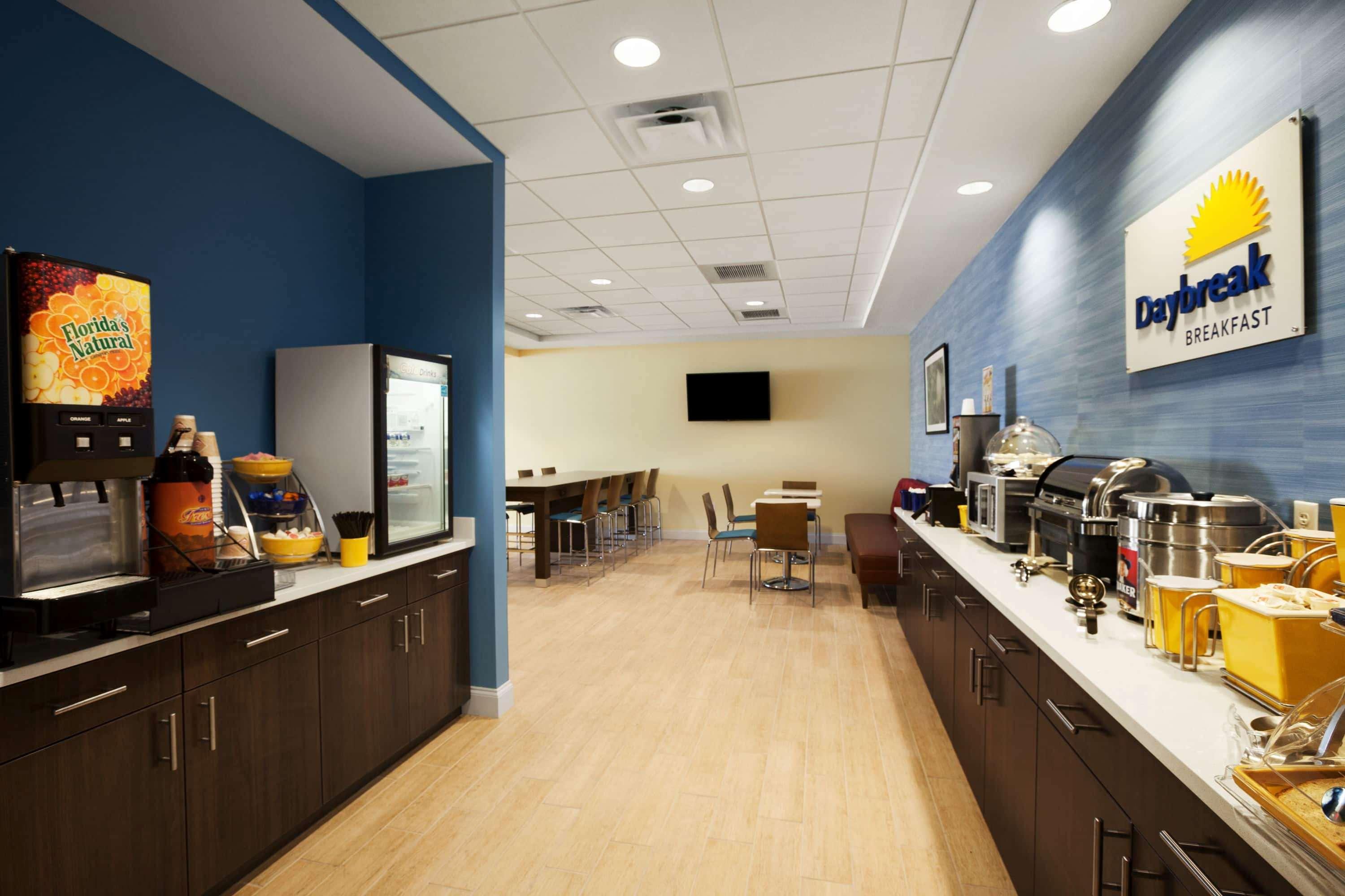Days Inn & Suites By Wyndham Altoona Exteriér fotografie