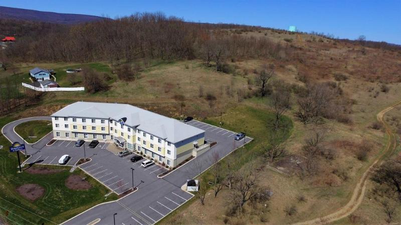 Days Inn & Suites By Wyndham Altoona Exteriér fotografie